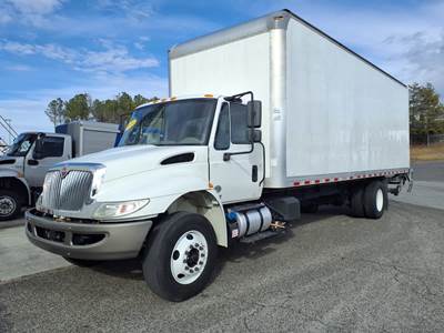 International 4300 26 ft Box Truck - 240HP, 6 Speed Automatic, Roll up Door, Liftgate