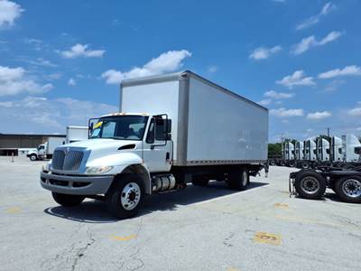 International 4300 26 ft Box Truck - 240HP, 6 Speed Automatic, Roll up Door, Liftgate