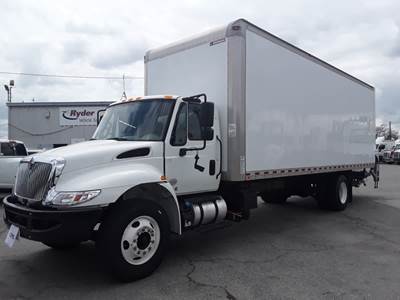 International 4300 26 ft Box Truck - 240HP, 6 Speed Automatic, Roll up Door, Liftgate
