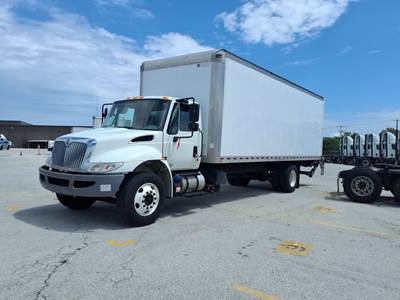 International 4300 26 ft Box Truck - 240HP, 6 Speed Automatic, Roll up Door, Liftgate
