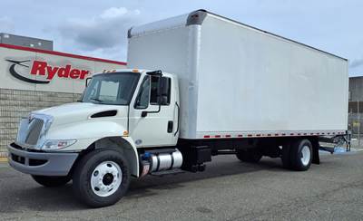International 4300 26 ft Box Truck - 240HP, 6 Speed Automatic, Roll up Door, Liftgate