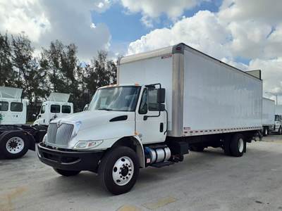 International 4300 26 ft Box Truck - 240HP, 6 Speed Automatic, Roll up Door, Liftgate