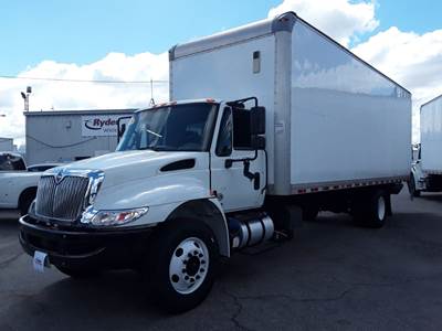 International 4300 26 ft Box Truck - 240HP, 6 Speed Automatic, Roll up Door, Liftgate