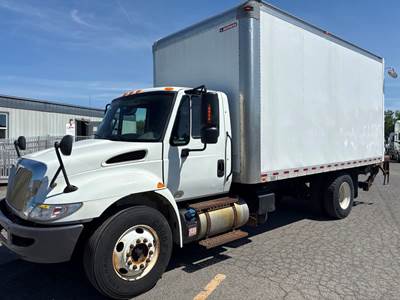 International 4300 18 ft Box Truck - 240HP, 6 Speed Automatic, Roll up Door, Liftgate