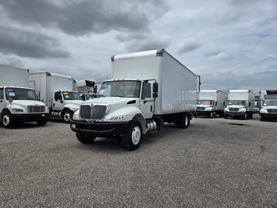 International 4300 26 ft Box Truck - 240HP, 6 Speed Automatic, Roll up Door, Liftgate