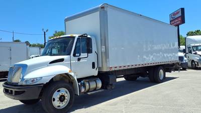 International 4300 26 ft Box Truck - 240HP, 6 Speed Automatic, Roll up Door, Liftgate