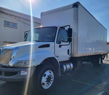 International 4300 26 ft Box Truck - 240HP, 6 Speed Automatic, Roll up Door, Liftgate