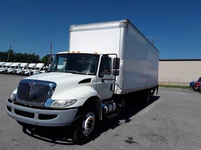 International 4300 26 ft Box Truck - 240HP, 6 Speed Automatic, Roll up Door, Liftgate