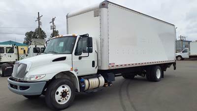 International 4300 26 ft Box Truck - 240HP, 6 Speed Automatic, Roll up Door, Liftgate