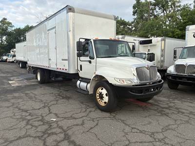 International 4300 26 ft Box Truck - 240HP, 6 Speed Automatic, Roll up Door, Liftgate