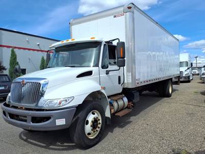 International 4300 28 ft Box Truck - 240HP, 6 Speed Manual, Roll up Door