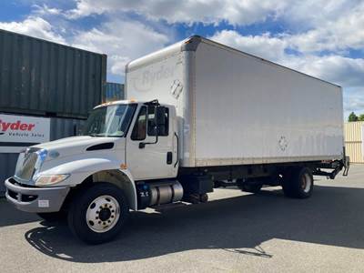 International 4300 26 ft Box Truck - 240HP, 6 Speed Automatic, Roll up Door, Liftgate