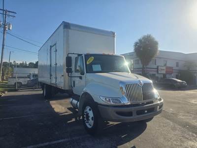International 4300 26 ft Box Truck - 240HP, 6 Speed Automatic, Roll up Door, Liftgate