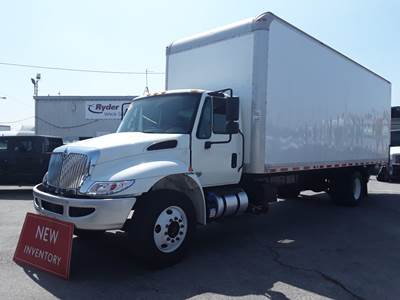 International 4300 26 ft Box Truck - 240HP, 7 Speed Automatic, Roll up Door, Liftgate