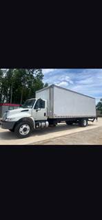 International 4300 26 ft Box Truck - 250HP, 7 Speed Automatic, Roll up Door, Liftgate