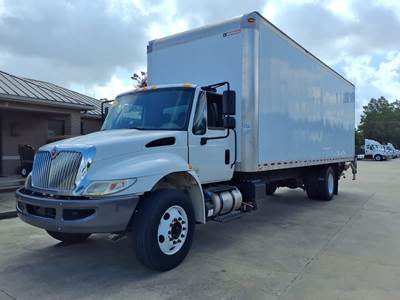 International 4300 26 ft Box Truck - 240HP, 6 Speed Automatic, Roll up Door, Liftgate