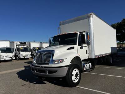 International 4300 24 ft Box Truck - 240HP, 7 Speed Automatic, Roll up Door, Liftgate
