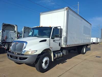 International 4300 26 ft Box Truck - 240HP, 6 Speed Automatic, Roll up Door, Liftgate