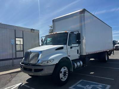 International 4300 26 ft Box Truck - 240HP, 6 Speed Automatic, Roll up Door, Liftgate