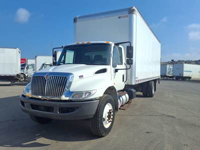 International 4300 26 ft Box Truck - 240HP, 6 Speed Automatic, Roll up Door, Liftgate