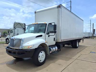 International 4300 26 ft Box Truck - 240HP, 6 Speed Automatic, Roll up Door, Liftgate