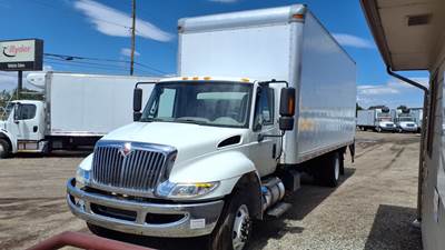 International 4300 24 ft Box Truck - 240HP, 6 Speed Automatic, Roll up Door, Liftgate
