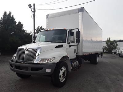 International 4300 26 ft Box Truck - 240HP, 7 Speed Automatic, Roll up Door, Liftgate