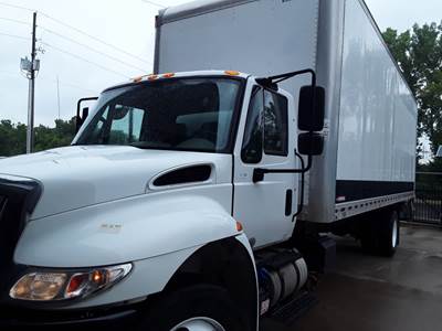 International 4300 26 ft Box Truck - 240HP, 6 Speed Automatic, Roll up Door, Liftgate
