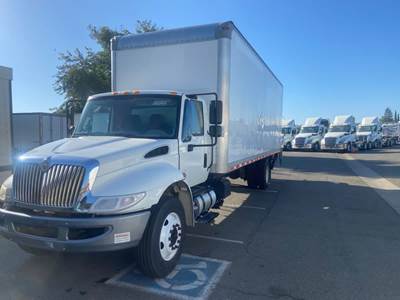 International 4300 26 ft Box Truck - 240HP, 6 Speed Automatic, Roll up Door, Liftgate