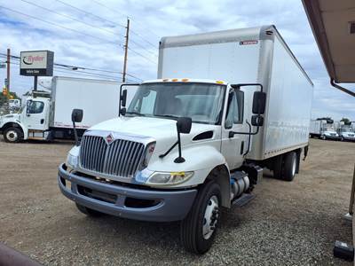 International 4300 26 ft Box Truck - 240HP, 6 Speed Automatic, Roll up Door, Liftgate