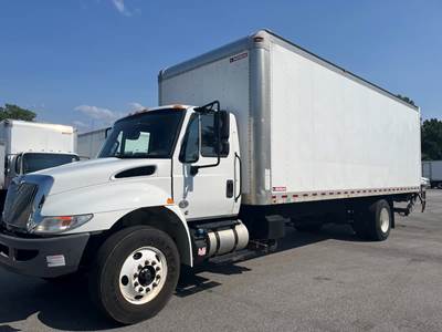 International 4300 26 ft Box Truck - 240HP, 6 Speed Automatic, Roll up Door, Liftgate