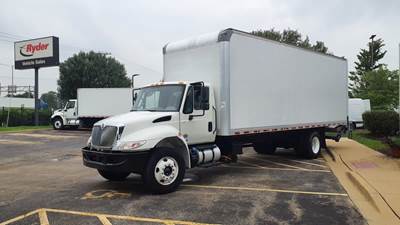 International 4300 26 ft Box Truck - 240HP, 6 Speed Automatic, Roll up Door, Liftgate