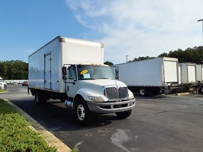 International 4300 26 ft Box Truck - 240HP, 6 Speed Automatic, Roll up Door, Liftgate