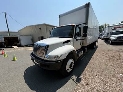 International 4300 26 ft Box Truck - 240HP, 7 Speed Automatic, Roll up Door, Liftgate