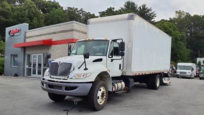 International 4300 24 ft Box Truck - 240HP, 6 Speed Automatic, Roll up Door, Liftgate