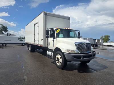 International 4300 26 ft Box Truck - 240HP, 6 Speed Automatic, Roll up Door, Liftgate
