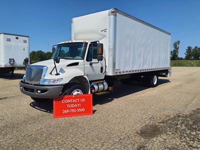 International 4300 26 ft Box Truck - 260HP, 7 Speed Automatic, Roll up Door, Liftgate
