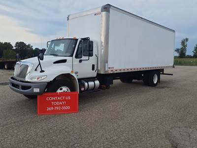 International 4300 26 ft Box Truck - 250HP, 6 Speed Automatic, Roll up Door