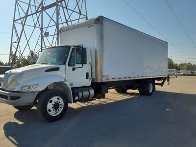 International 4300 26 ft Box Truck - 240HP, 6 Speed Automatic, Roll up Door, Liftgate