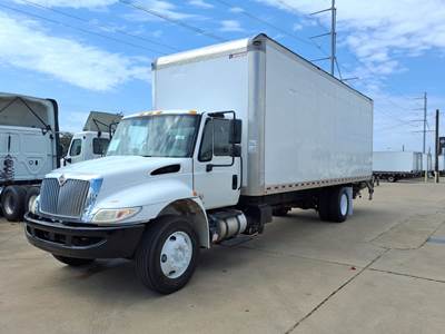 International 4300 26 ft Box Truck - 240HP, 6 Speed Automatic, Roll up Door, Liftgate