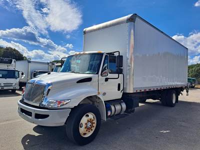 International 4300 26 ft Box Truck - 240HP, 6 Speed Automatic, Roll up Door, Liftgate