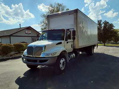 International 4300 26 ft Box Truck - 240HP, 6 Speed Automatic, Roll up Door, Liftgate