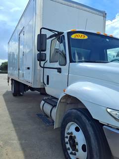 International 4300 26 ft Box Truck - 240HP, 6 Speed Automatic, Roll up Door, Liftgate