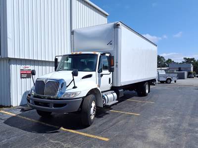 International 4300 26 ft Box Truck - 260HP, 7 Speed Automatic, Roll up Door, Liftgate