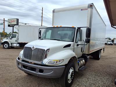 International 4300 26 ft Box Truck - 240HP, 7 Speed Automatic, Roll up Door, Liftgate