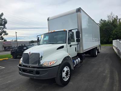 International 4300 26 ft Box Truck - 250HP, 6 Speed Automatic, Roll up Door, Liftgate