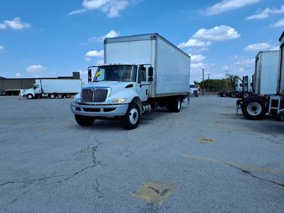 International 4300 26 ft Box Truck - 240HP, 6 Speed Automatic, Roll up Door, Liftgate