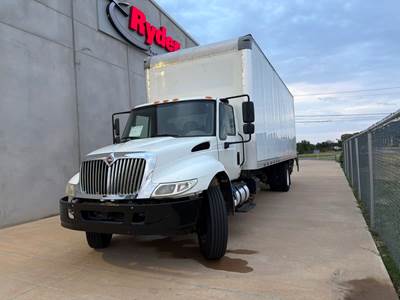 International 4300 26 ft Box Truck - 240HP, 6 Speed Automatic, Roll up Door, Liftgate