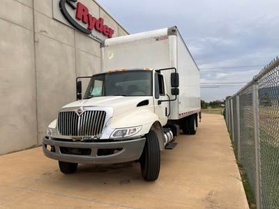 International 4300 26 ft Box Truck - 240HP, 6 Speed Automatic, Roll up Door, Liftgate