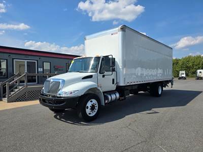 International 4300 26 ft Box Truck - 240HP, 6 Speed Automatic, Roll up Door, Liftgate